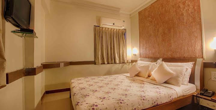 Parth Residency Hotel อาเมดาบัด ภายนอก รูปภาพ