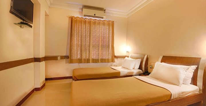 Parth Residency Hotel อาเมดาบัด ภายนอก รูปภาพ