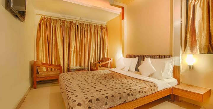 Parth Residency Hotel อาเมดาบัด ภายนอก รูปภาพ