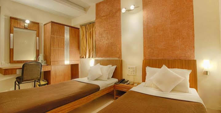 Parth Residency Hotel อาเมดาบัด ภายนอก รูปภาพ