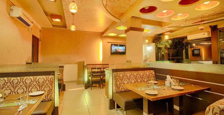 Parth Residency Hotel อาเมดาบัด ภายนอก รูปภาพ